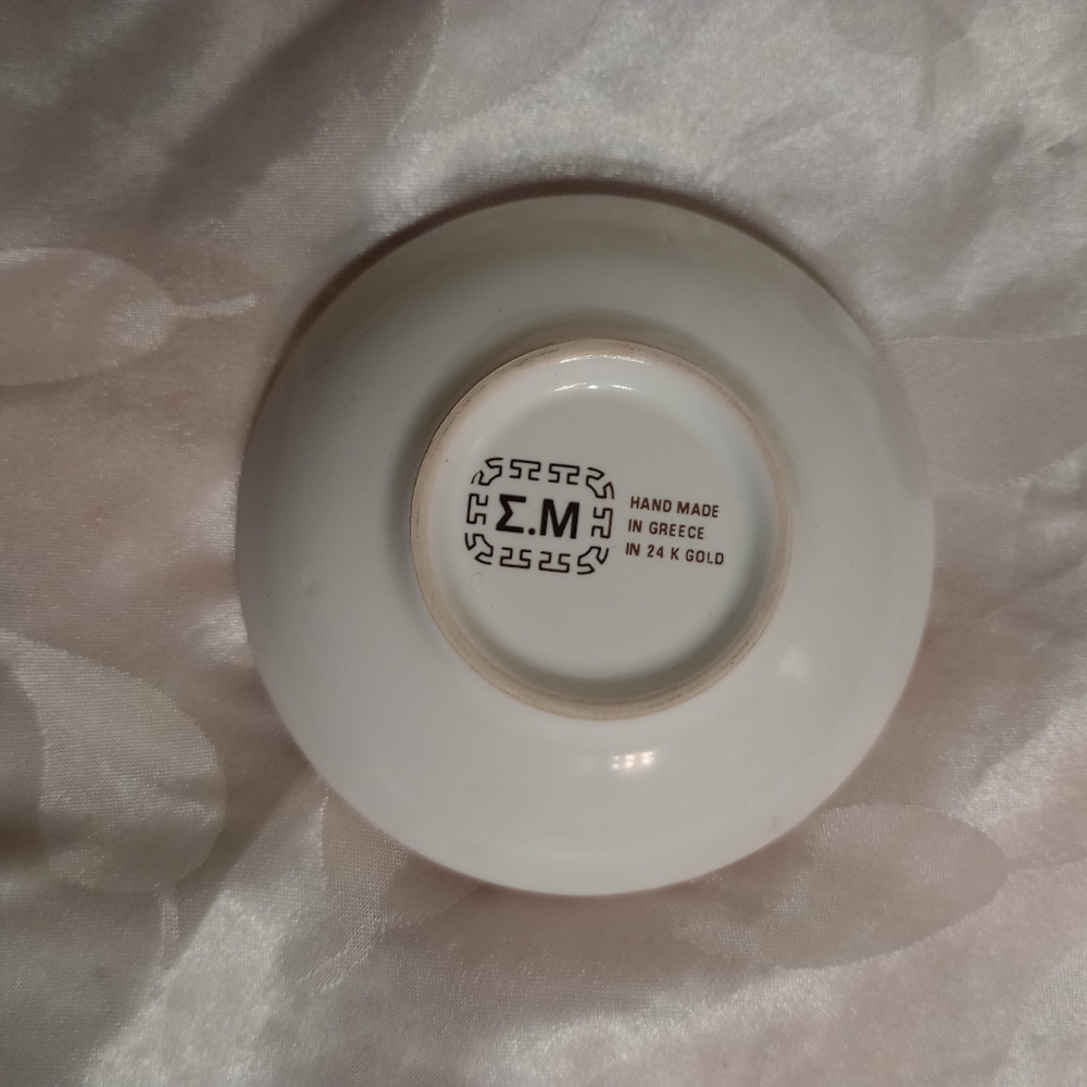 Handmade 24k gold detail ceramic trinket box - Picture 3 of 4
